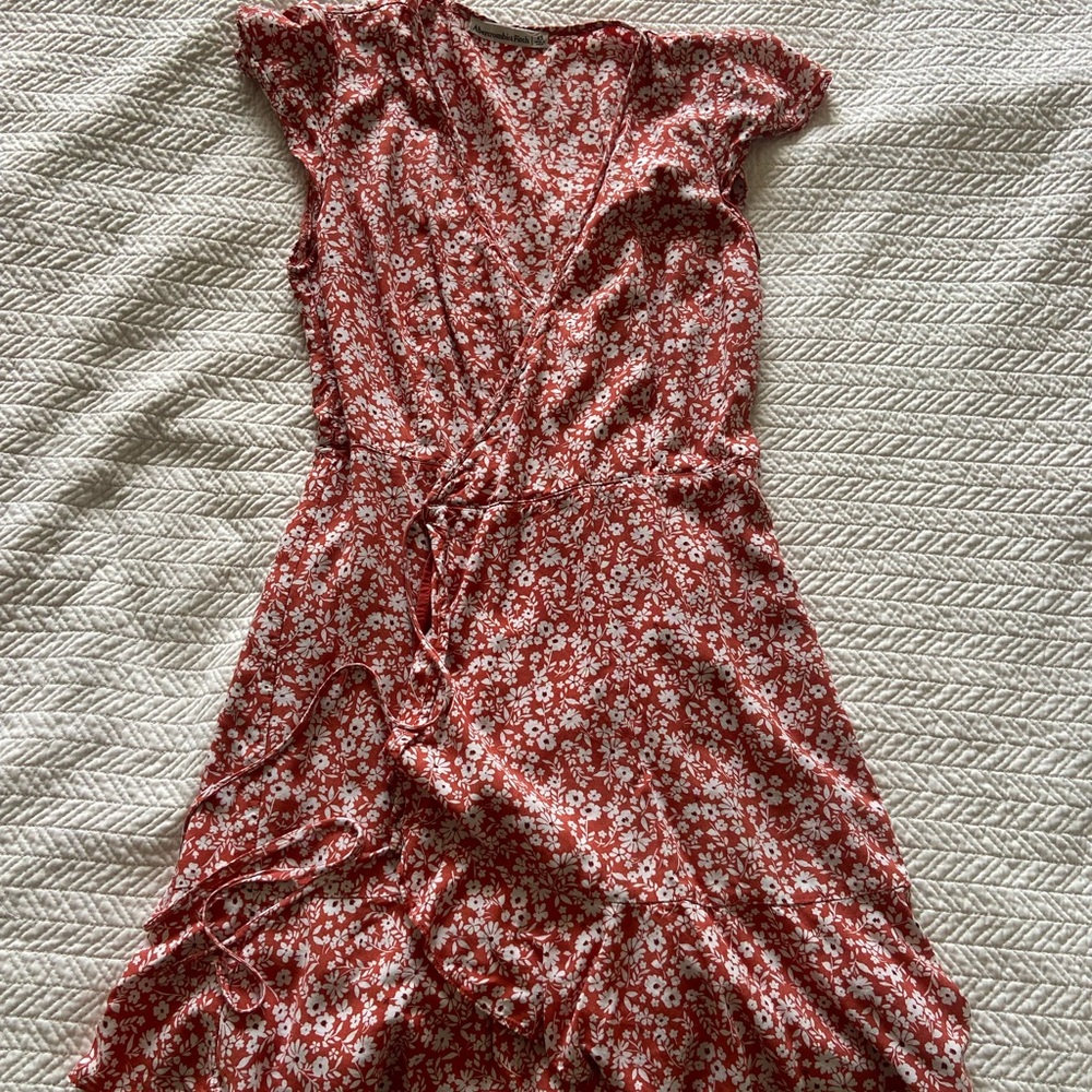 Abercrombie & Fitch Red/Orange and White Asymmetrical Flutter Sleeve Mini Dress